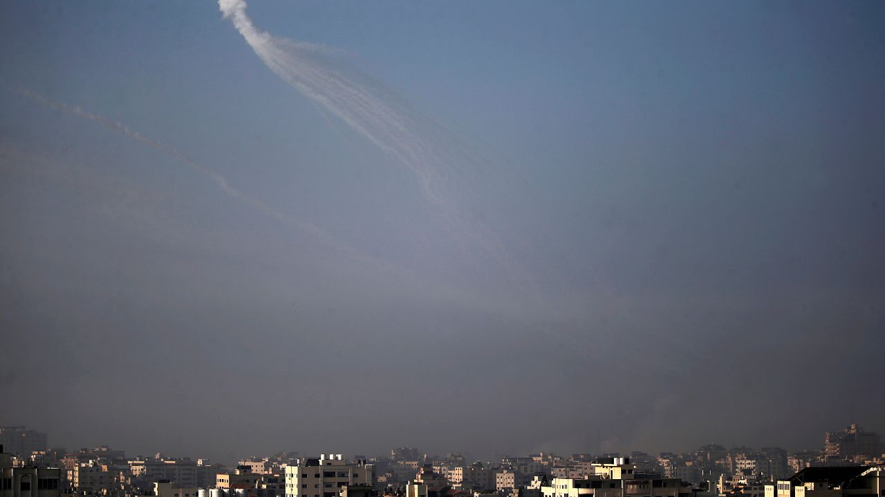 Imagen de Ascienden a 9,700 los muertos en Gaza por los ataques israelíes, incluidos 4,000 menores