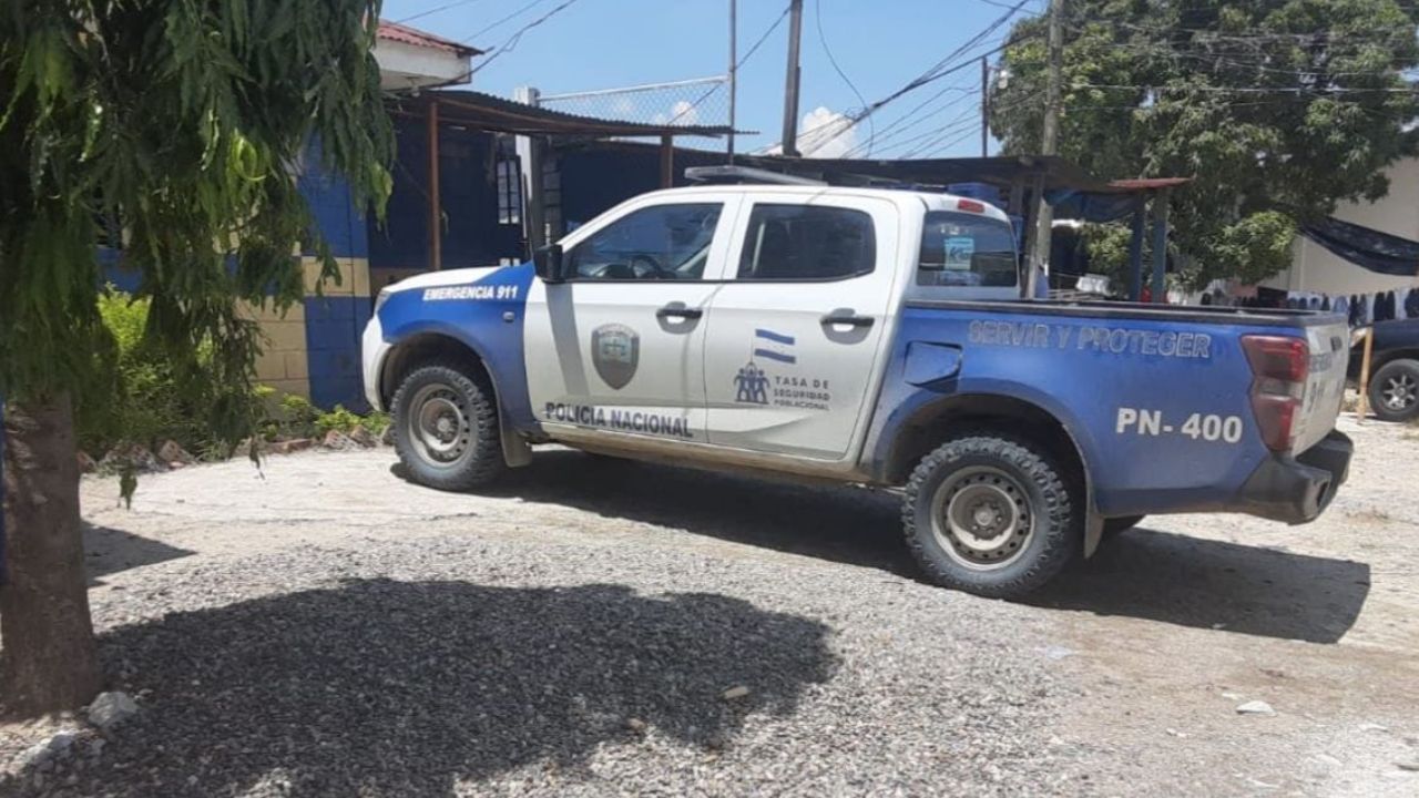 Mujer denuncia que supuestos policías le robaron L15,000 en SPS