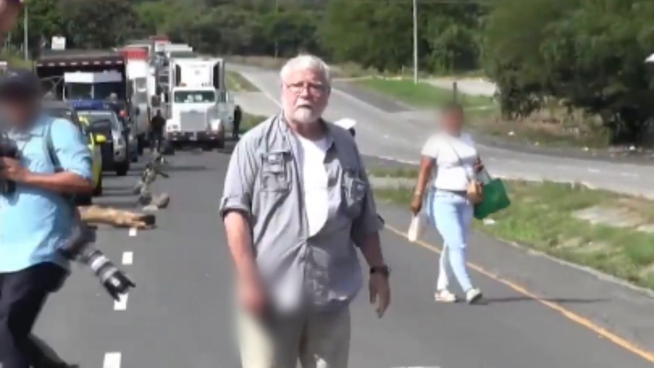 FUERTE VÍDEO: Un hombre le quita la vida a dos manifestantes en una carretera de Panamá