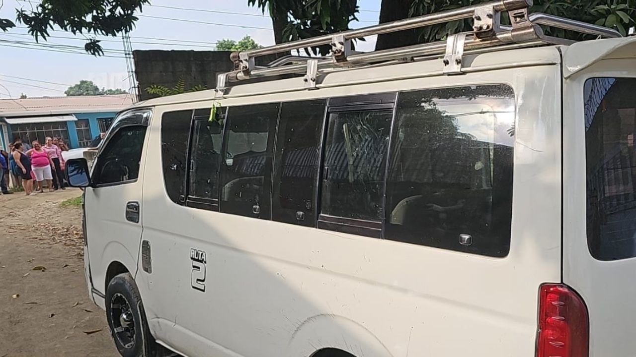 'Quedaron abrazados', encuentran muerta a una pareja dentro de un bus de ruta de SPS