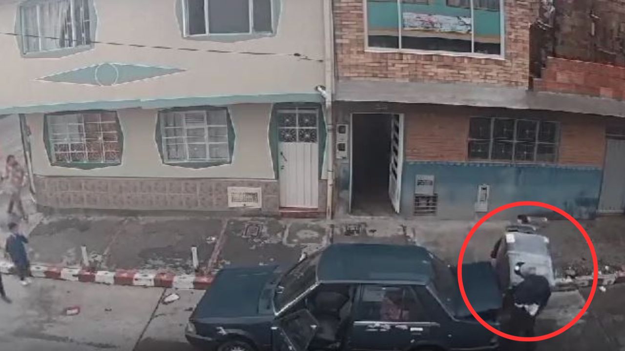 Imagen de ‘Mi primera chamba’, cómico resulta ser el robo fallido de una lavadora por 'ladrones novatos'