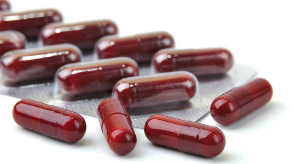 Si los alimentos no son suficientes para lograr que el hierro en el cuerpo esté en los niveles adecuados, los doctores pueden establecer la ingesta de suplementos. Foto: Okdiario