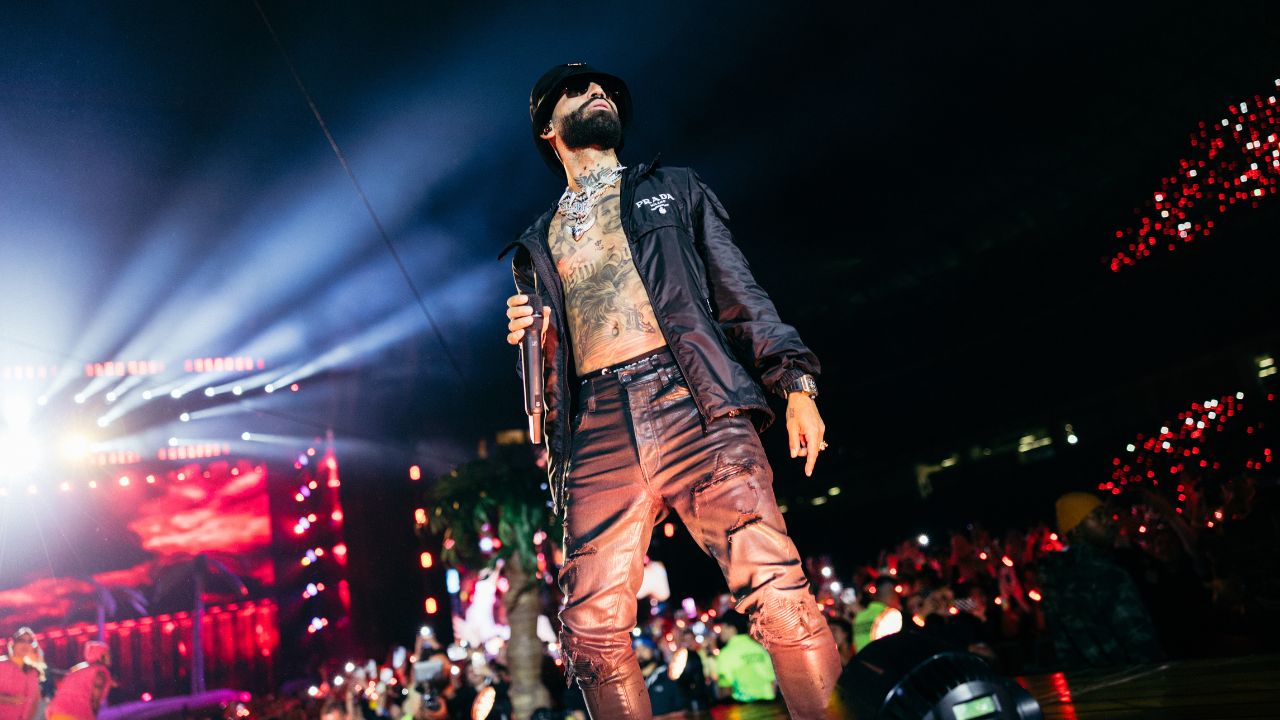 Arcángel gana alrededor de 2 millones de lempiras por cada presentación musical. Foto: Billboard