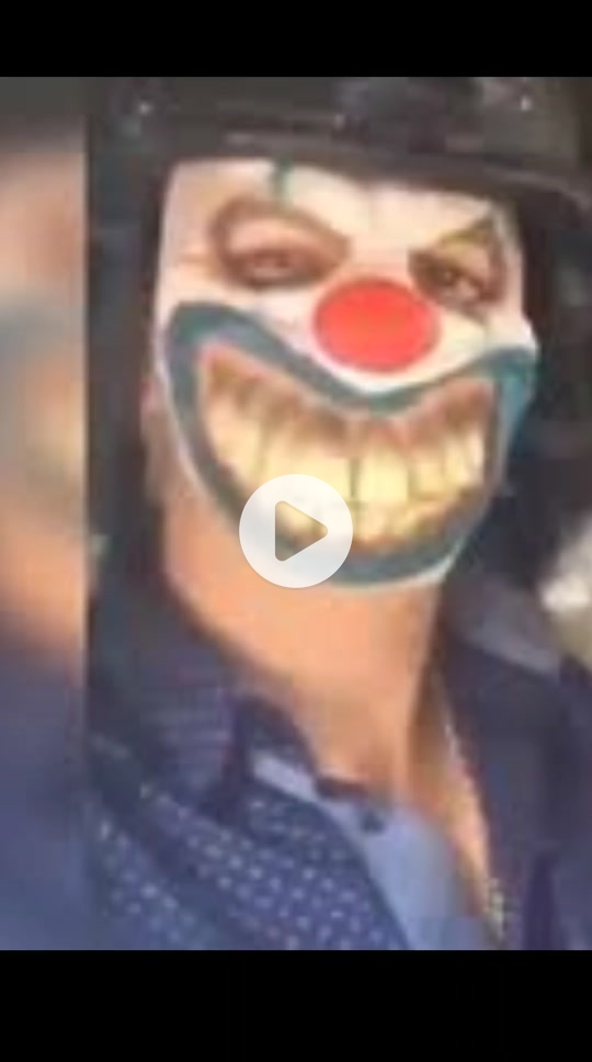 La foto del sujeto vestido de payaso que protagonizó el video 'quiero agua'. Foto: TuNota