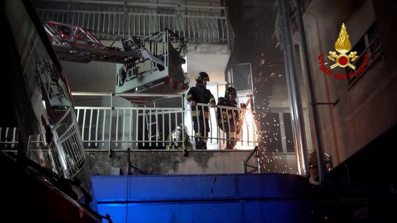 Imagen de Tres muertos y 200 evacuados en el incendio de un hospital en Tívoli, cerca de Roma