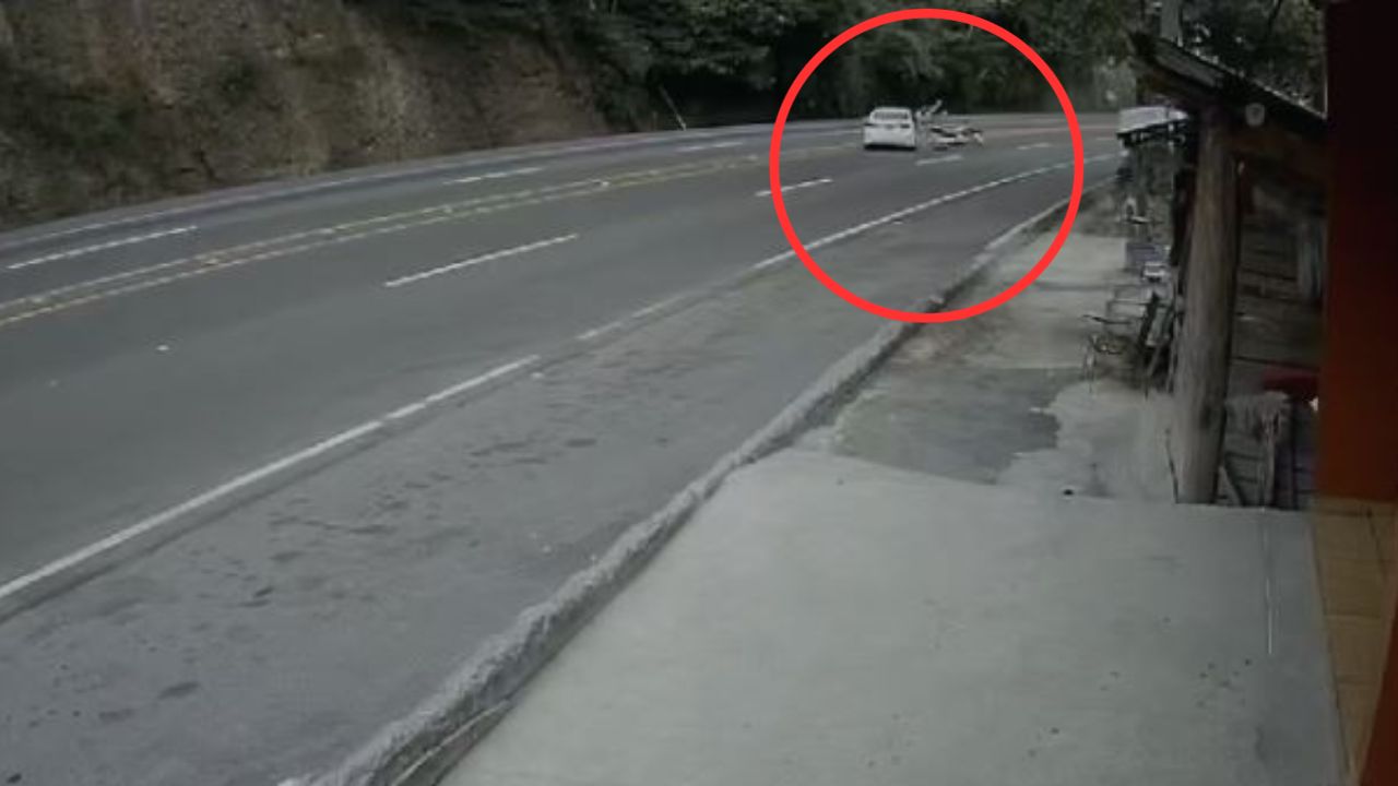 Sale a la luz video de choque entre taxi y motociclista en la CA-5, 'salió volando'
