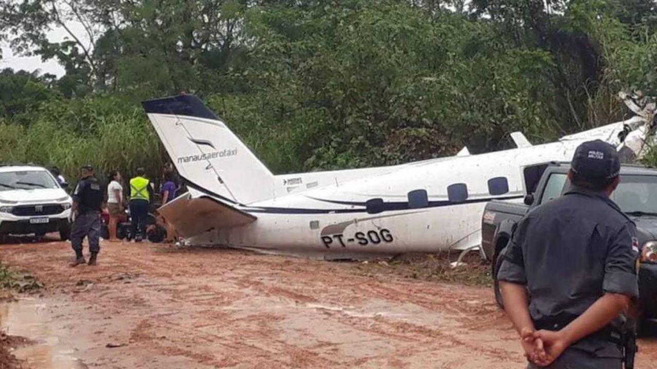 Imagen de Cinco muertos, entre ellos un niño, al caer una avioneta en un área residencial en Brasil