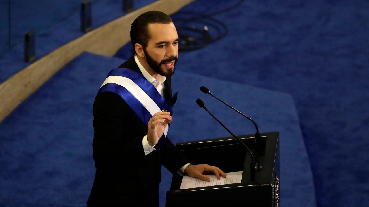 EE. UU. evita opinar sobre la legalidad del intento de reelección de Bukele