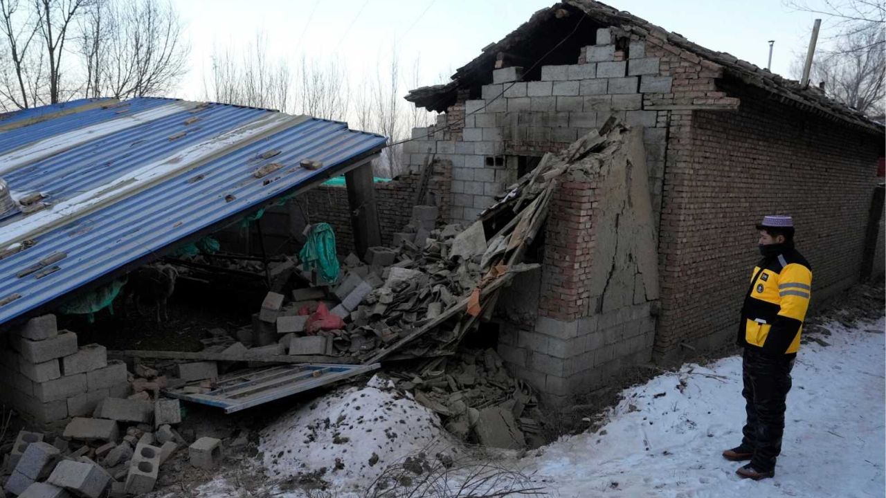 Imagen de Sobrevivientes del terremoto en China se enfrentan a un frío glacial