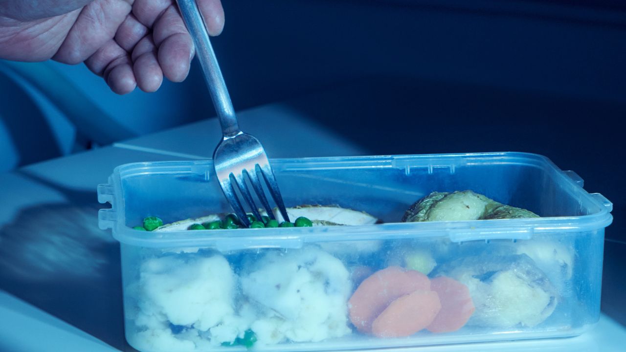 ¿Es malo comer tarde por la noche?
