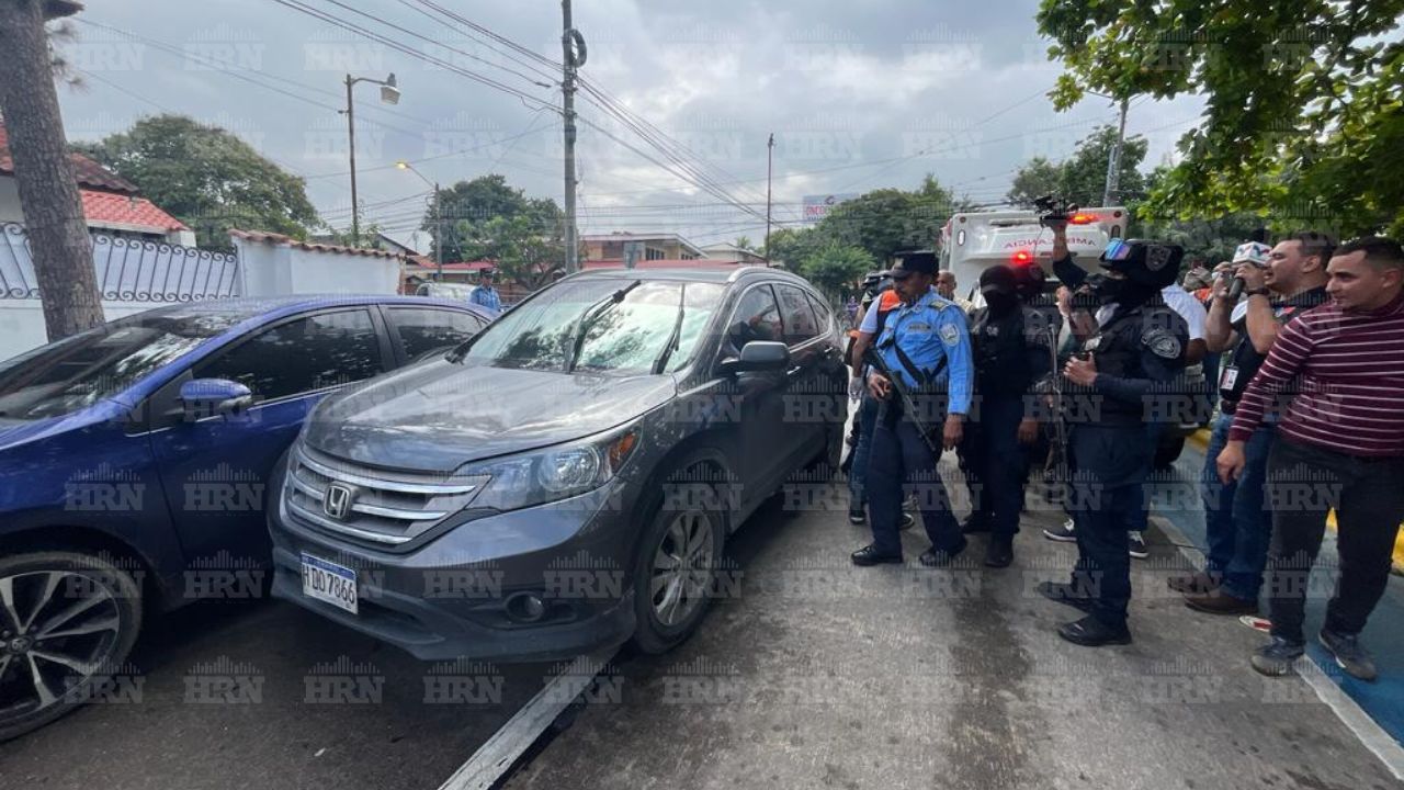 Imagen de Le quitan la vida a hondureña dentro de su vehículo en SPS: sicario vestido de negro la atacó