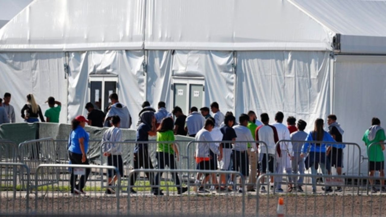 Imagen de Más de 2,300 menores de edad hondureños no acompañados permanecen en albergues de EE. UU.