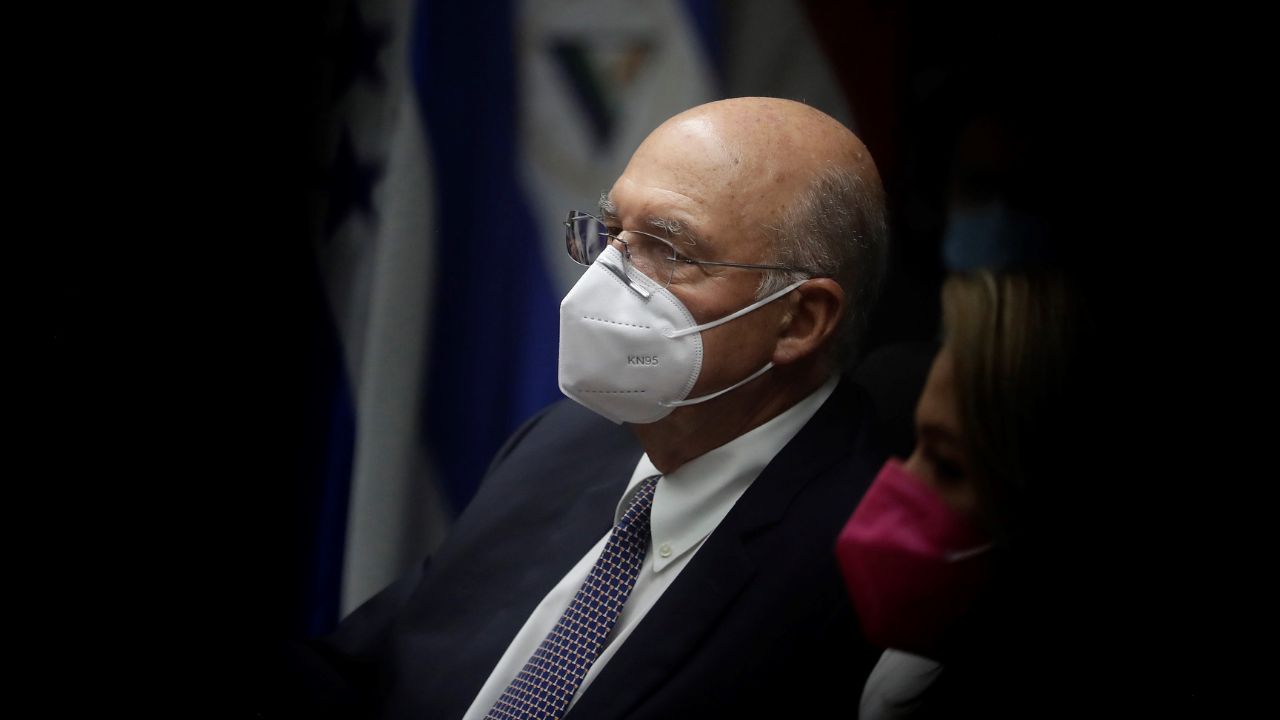 Imagen de Ordenan detención del expresidente salvadoreño, Alfredo Cristiani, por masacre de El Mozote