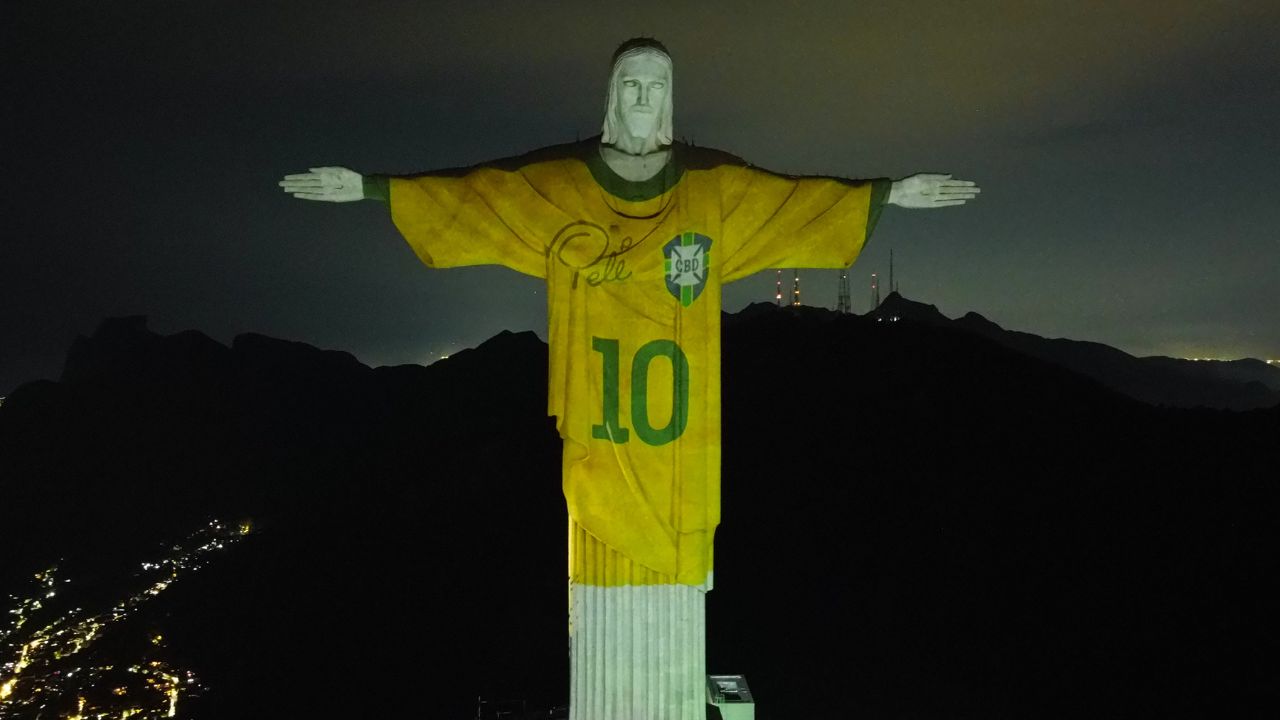 Imagen de Papa Francisco dice que la memoria de Pelé permanece indeleble, en homenaje en el Cristo Redentor