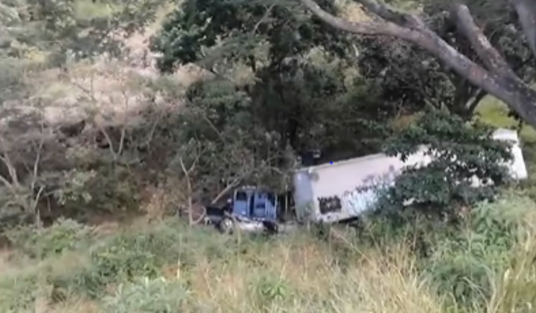 Imagen de Vídeo: rastra cae en una hondonada en Comayagua