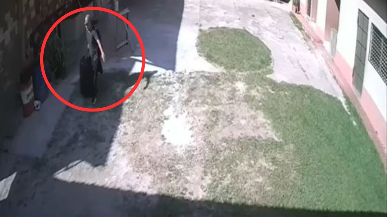 Imagen de VIDEO: sujeto roba a plena luz del día parlante amplificador de iglesia en Ocotepeque