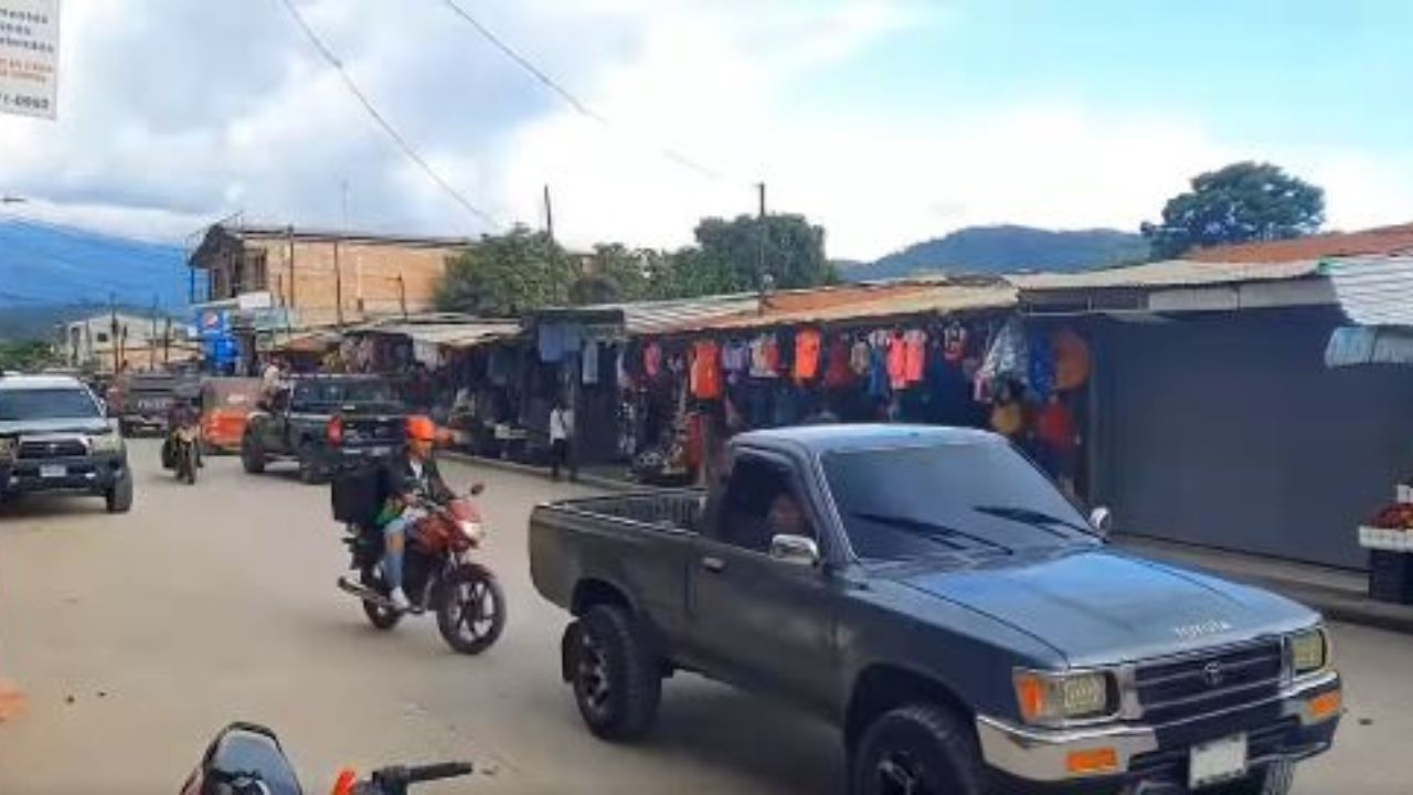 'Iba a pagar la operación de mi hijo', le roban L31 mil a hondureño afuera de un banco Imagen principal de 'Iba a pagar la operación de mi hijo', le roban L31 mil a hondureño afuera de un banco