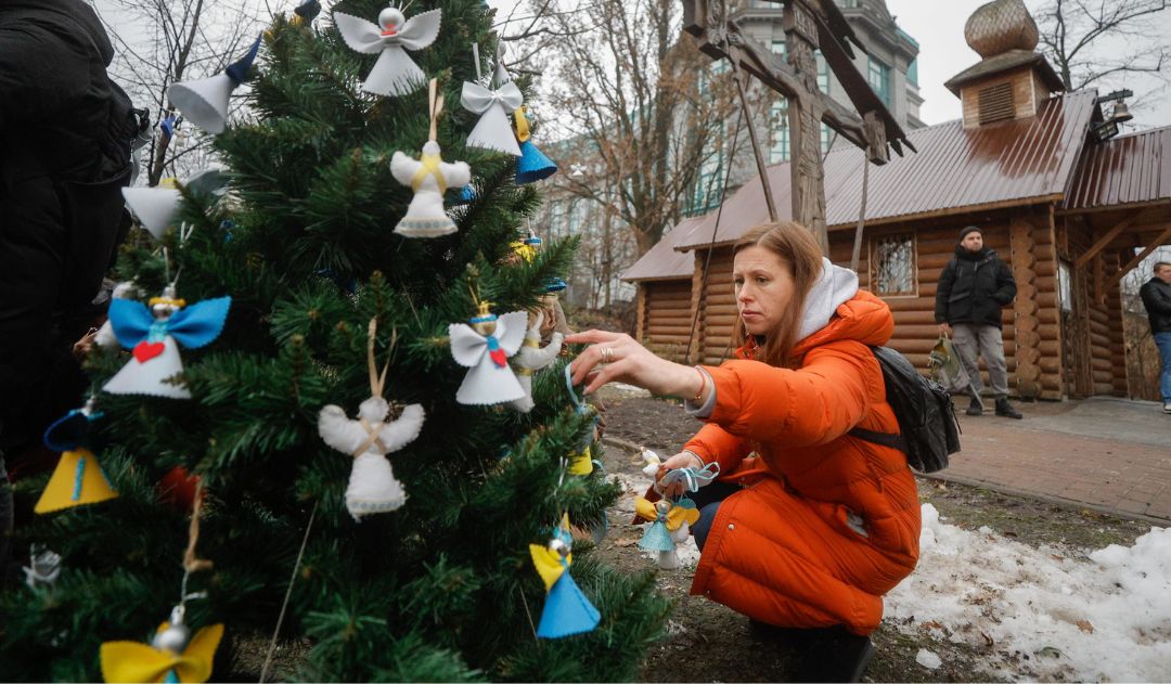 Imagen de Ucranianos celebran por primera vez Navidad en medio de ataques rusos