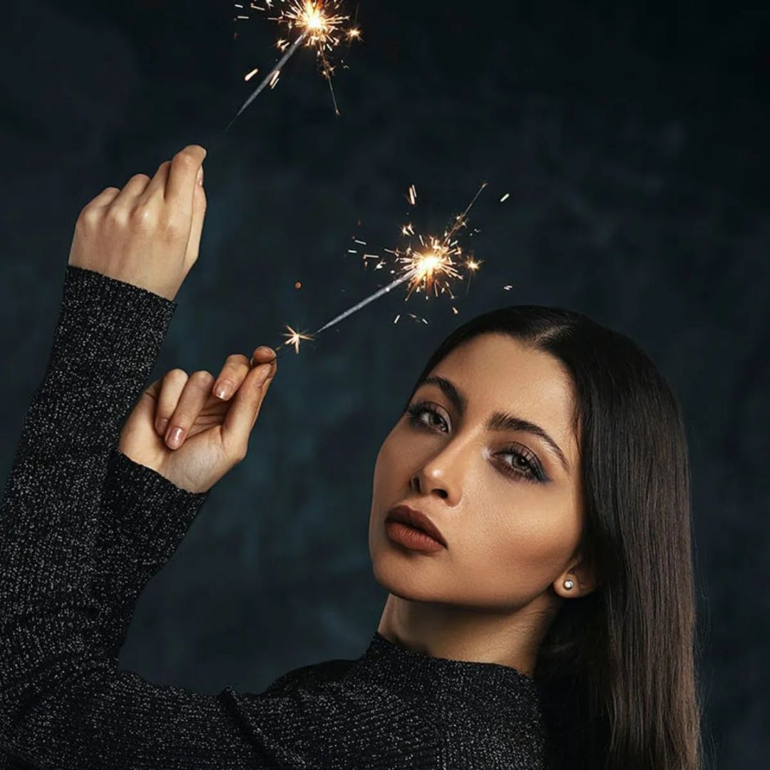 Vestirse de negro en Año Nuevo simboliza múltiples aspectos positivos para la persona. Foto: Soy Carmín