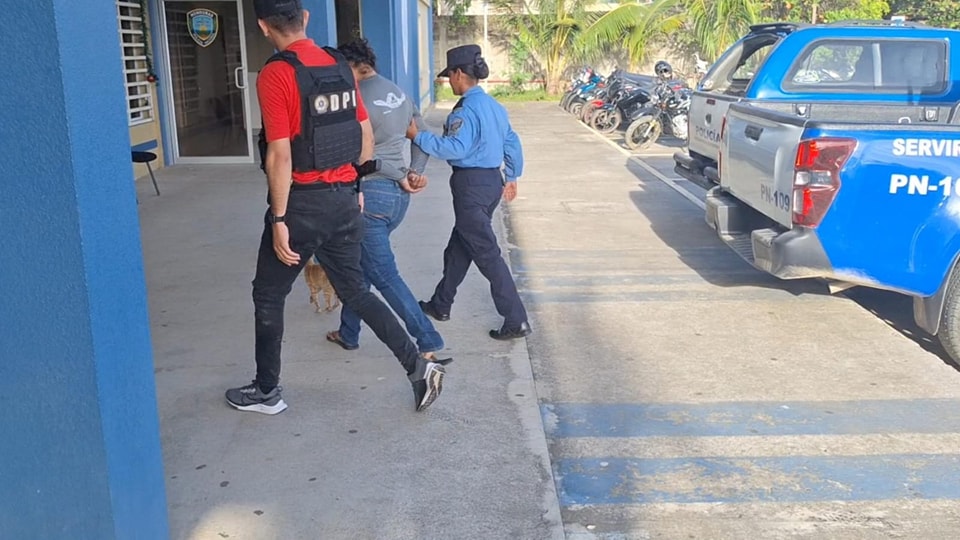 La maestra hondureña fue capturada en Roatán 