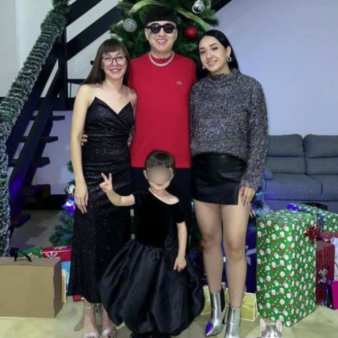 La familia de Dani Flow: su esposa (izquierda), su hija Lucie de 4 años (en medio) y su novia (derecha). Foto: Redes sociales