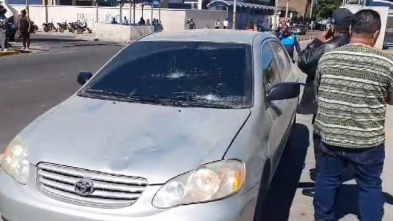 Conductor atropella a dos mujeres y a un bebé frente al Hospital Escuela