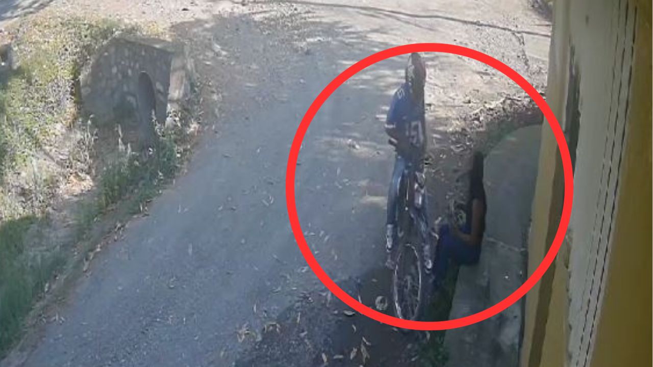 VIDEO: Captan a motociclista asaltando a plena luz del día en La Ceiba