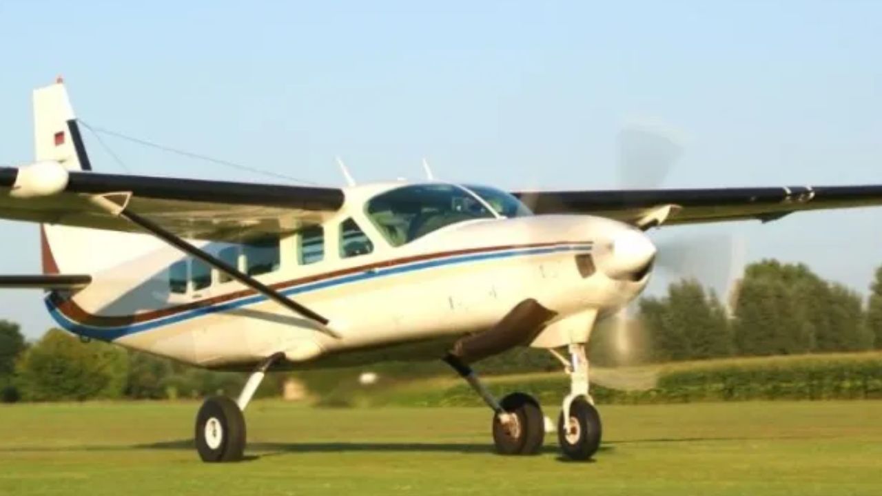 Dos muertos en accidente de una avioneta que chocó contra un carro en Bélgica