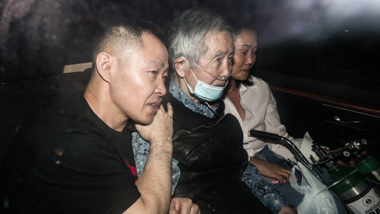 Juez niega arresto domiciliario para Alberto Fujimori, pero le prohíbe salir de Perú