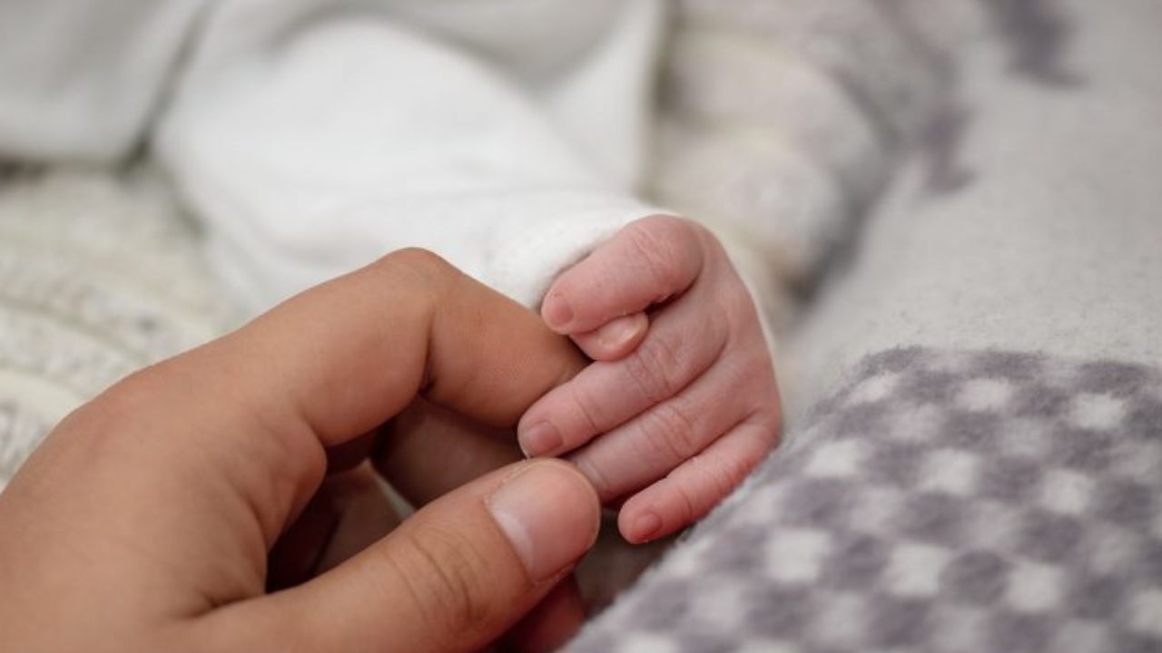 Una niña, la primera persona en nacer en Honduras en 2024