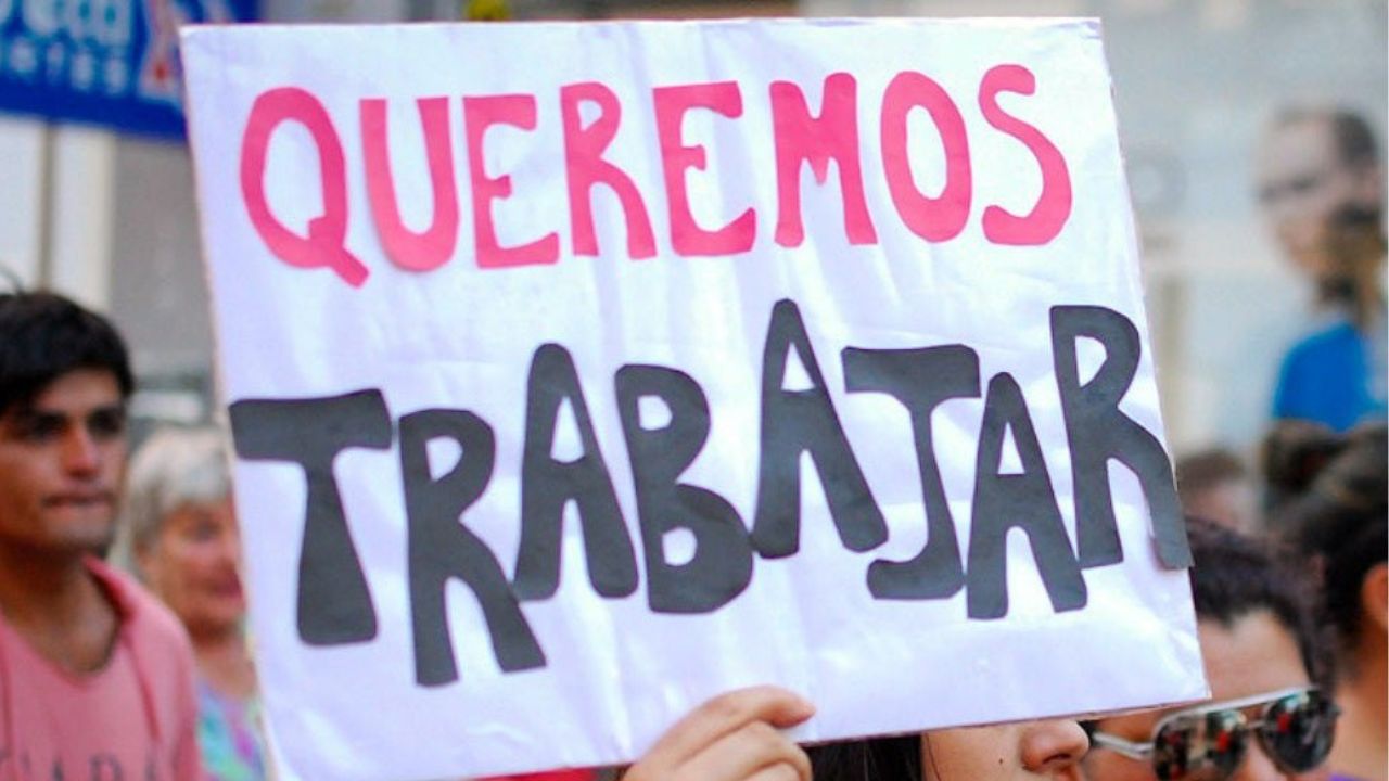 Por cada familia, número de personas con empleo se ha reducido a la mitad