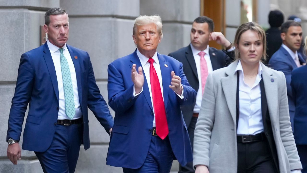 Juez ordena a Trump pagar casi 400,000 dólares a The New York Times y a tres periodistas