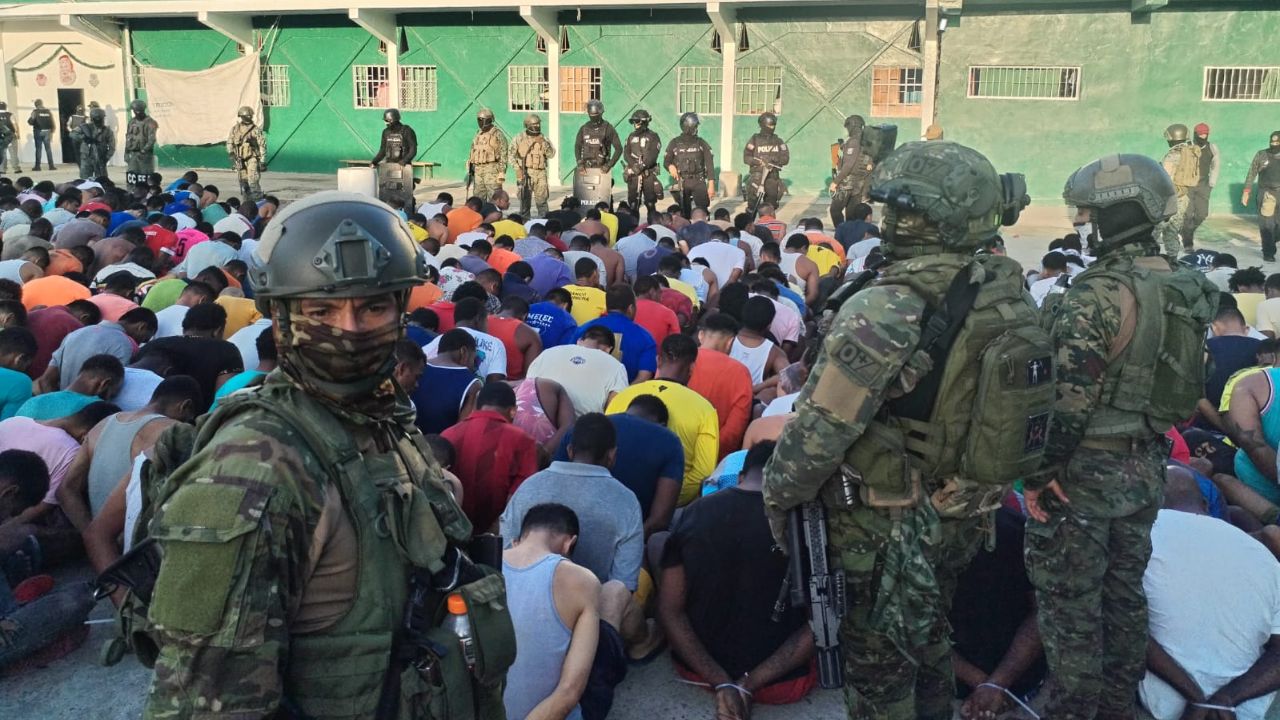 Descubren la fuga de 48 presos de una cárcel de Ecuador tras motín y recapturan a cinco