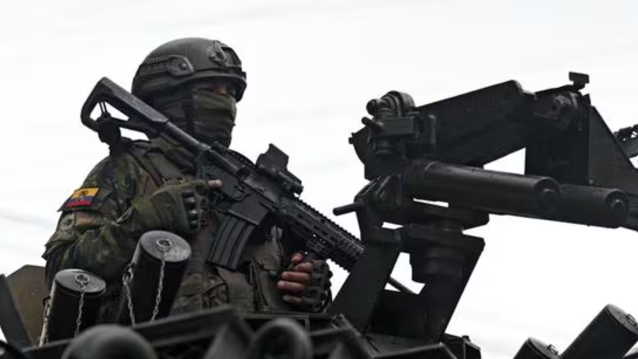 Las Fuerzas Armadas de Ecuador aseguran que no retrocederán ni negociarán con terroristas
