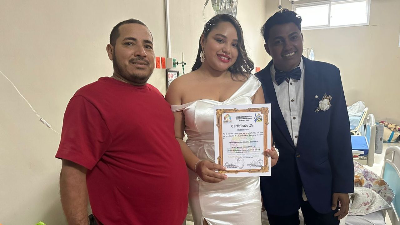 ¡Conmovedor! Hondureña se casa dentro un hospital; su papá estaba interno