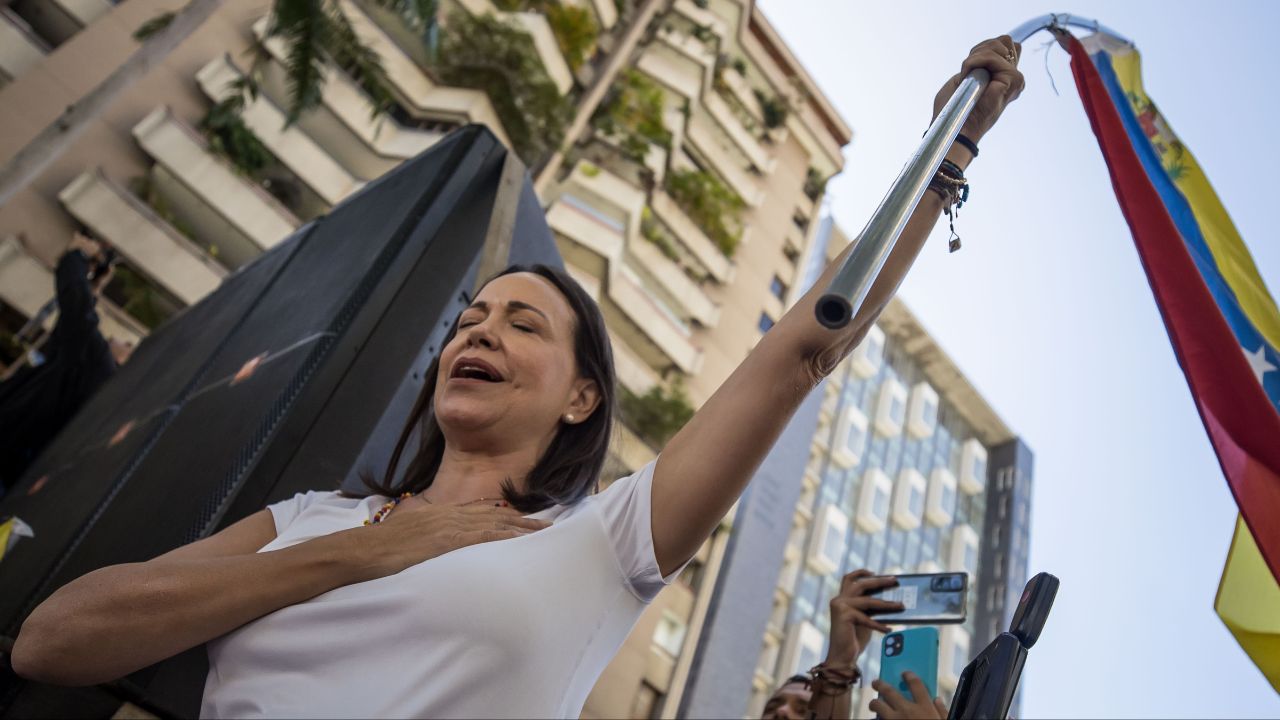 Expresidentes iberoamericanos apoyan a María Corina Machado, que 'sigue siendo' candidata en Venezuela
