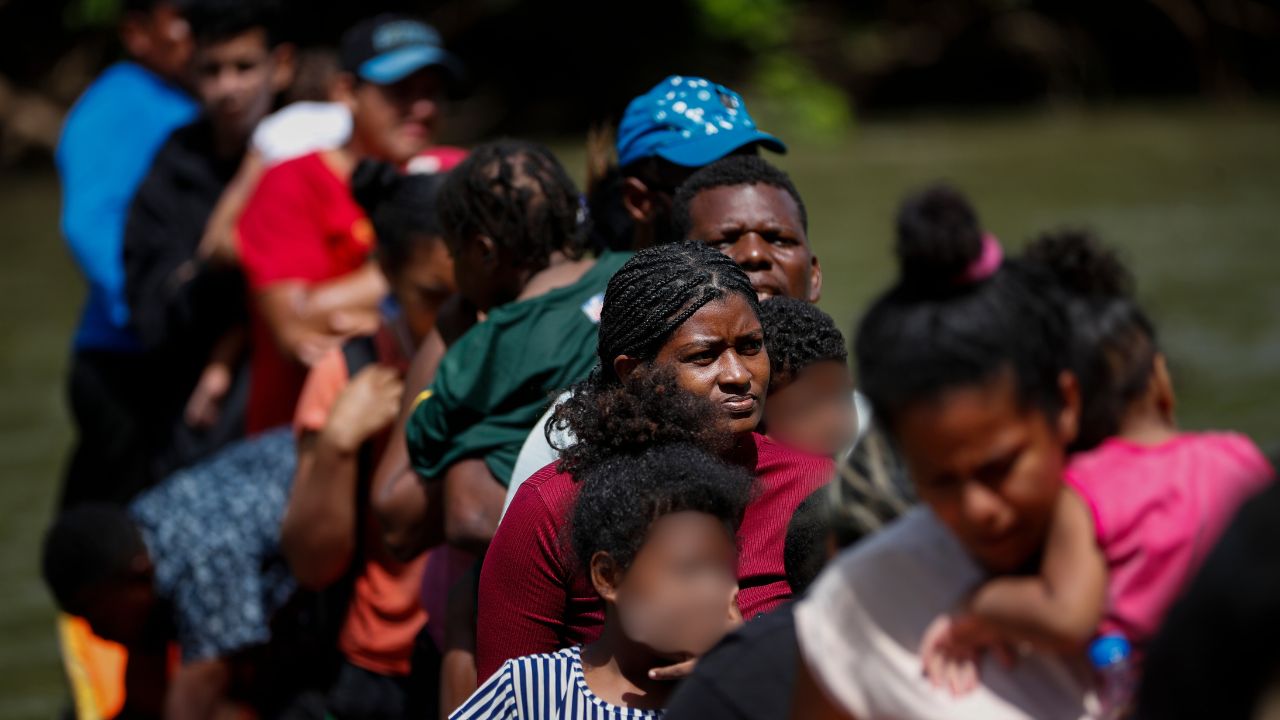 Más de 520,000 migrantes cruzaron selva de Darién en 2023; 120,000 fueron menores de edad