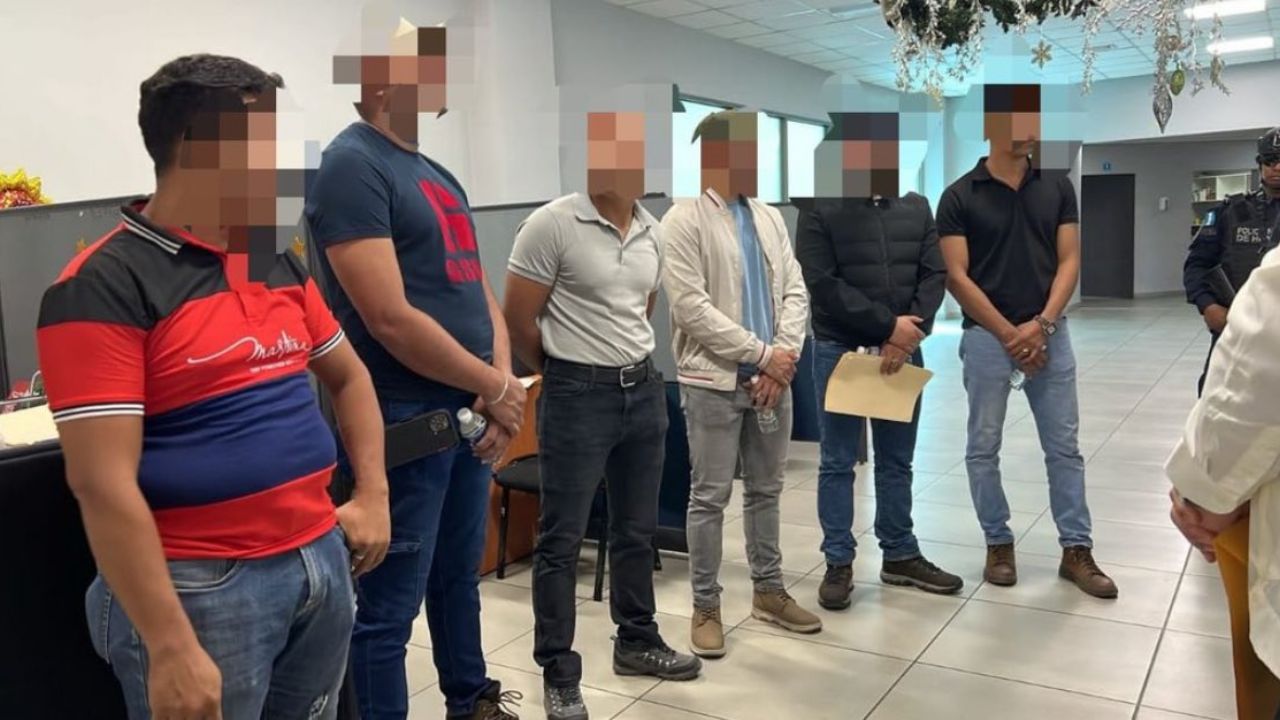 Seguirán en prisión siete policías acusados por robo en SPS