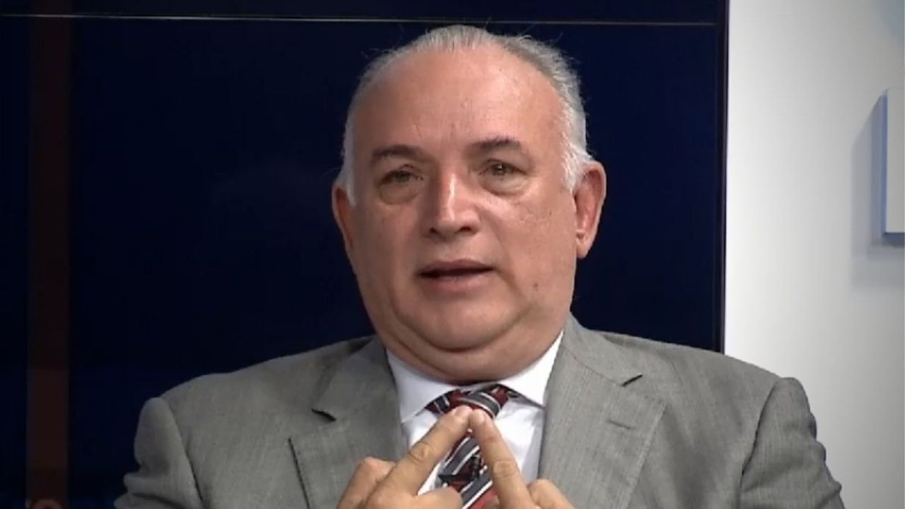 Santiago Ruiz cuestiona panorama electoral prematuro, en medio de rezago del país