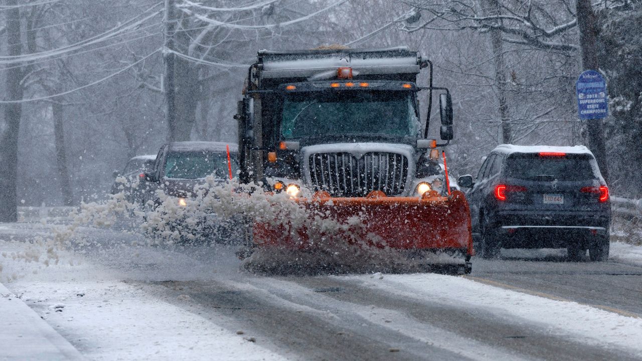 Una fuerte tormenta de nieve cubre el Medio Oeste de EE. UU.