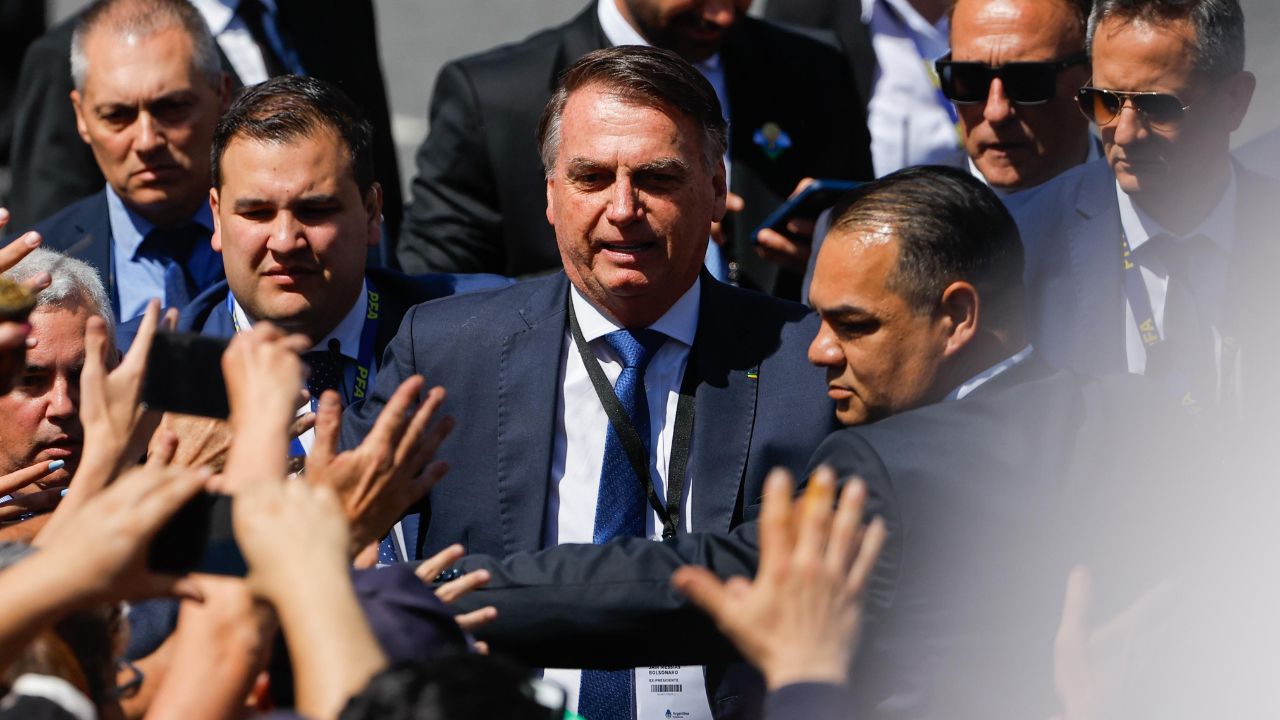 Bolsonaro dice que Maduro gobierna sin oposición tras la inhabilitación de líder opositora en Venezuela
