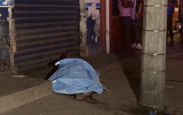 hondureña muere afuera de una cantina