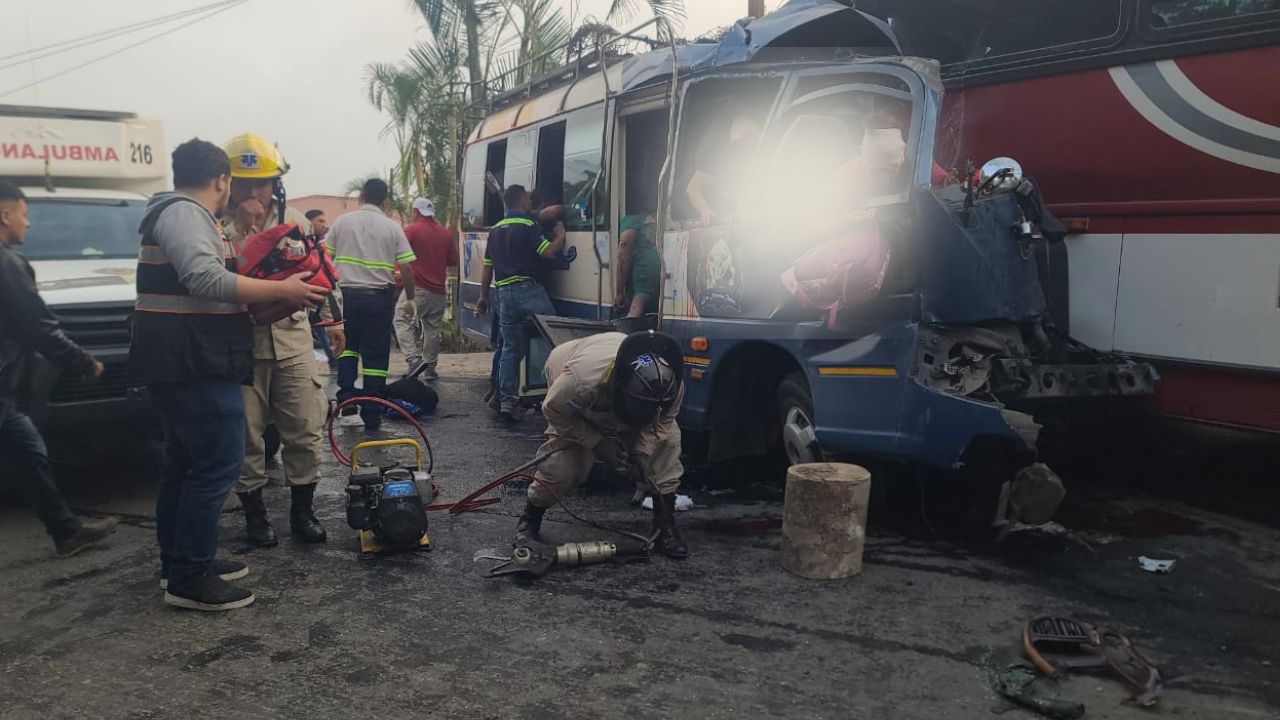 VIDEO: varios muertos y heridos en colisión entre dos buses en Copán