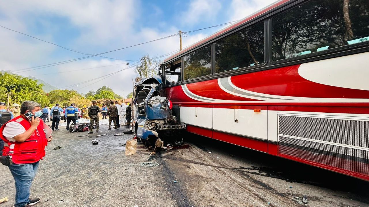 Nombres de 15 de los 17 muertos en accidente de buses en Copán