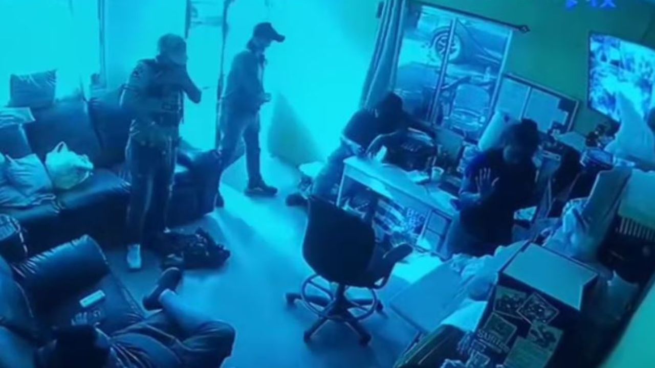 Captan asalto por tres sujetos en autolote en SPS