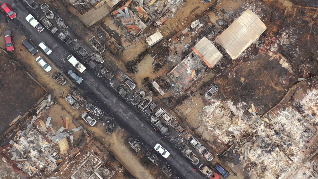 Imagen de Aumenta a 112 los muertos por incendios forestales sin tregua en Chile