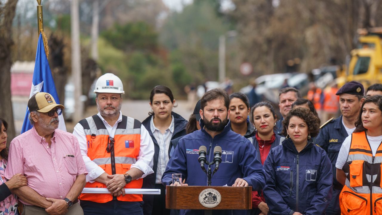 Boric anuncia nuevas medidas para las familias damnificadas por megaincendio en Valparaíso