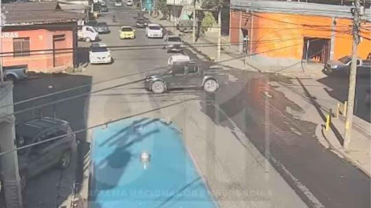 VIDEO: conductor que no hizo alto provocó múltiple colisión en SPS