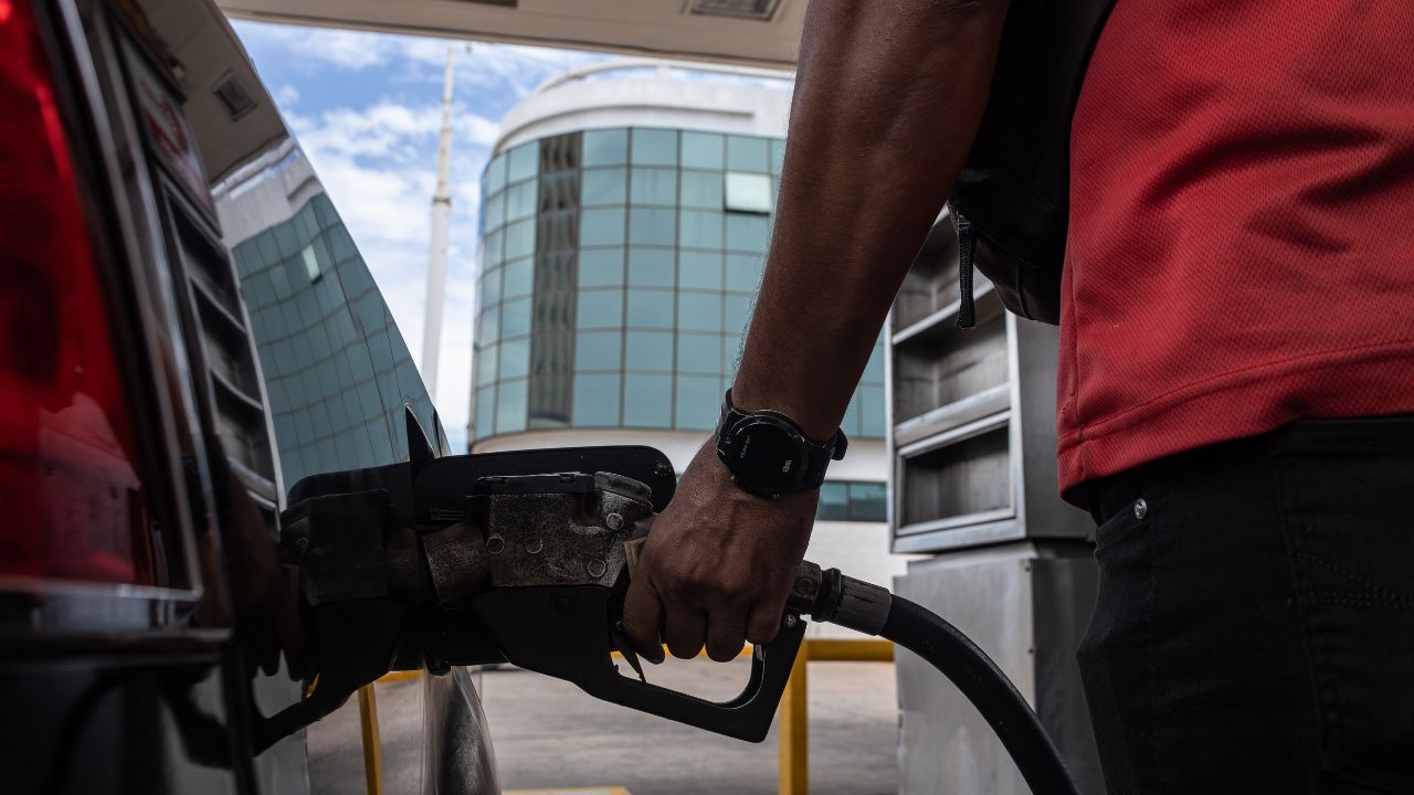 América, desde la dependencia a los combustibles a la alta carga fiscal por los subsidios