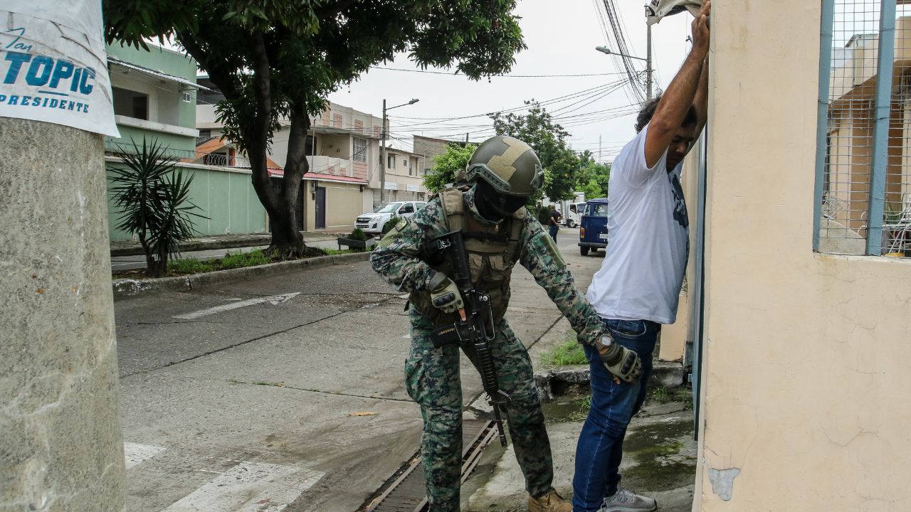 Más de 5,600 detenidos en Ecuador en 26 días de 'conflicto armado' con bandas criminales